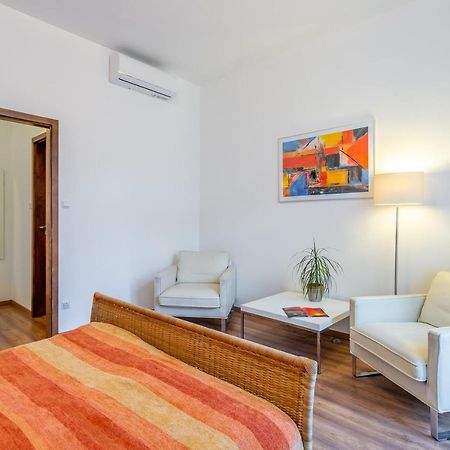 Central Avenue Apartment Budapest Eksteriør billede